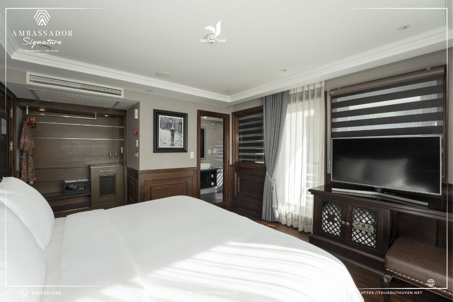 AMBASSADOR BALCONY SUITE